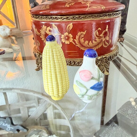 2 Vintage Snuff Bottles - Picture 3 of 11